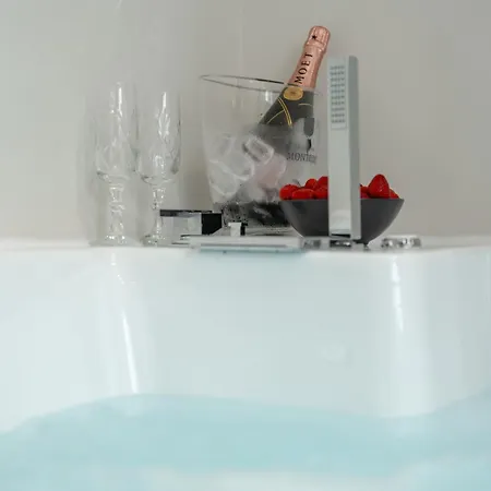 Derouse Othon With Hydromassage Jacuzzi * Aten